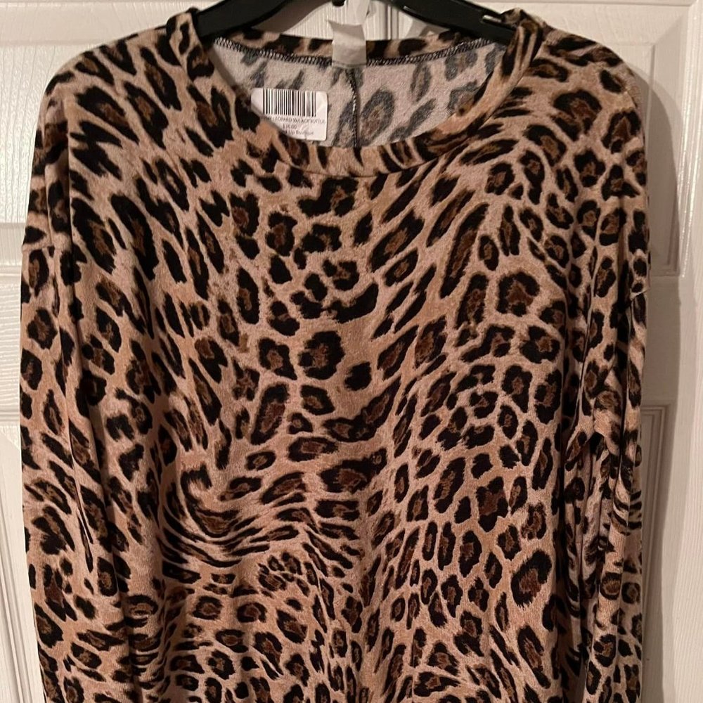 Women's top~ size S~~Honey Me~ leopard print~ 63% Polyester,34%Rayon, 3%Spandex